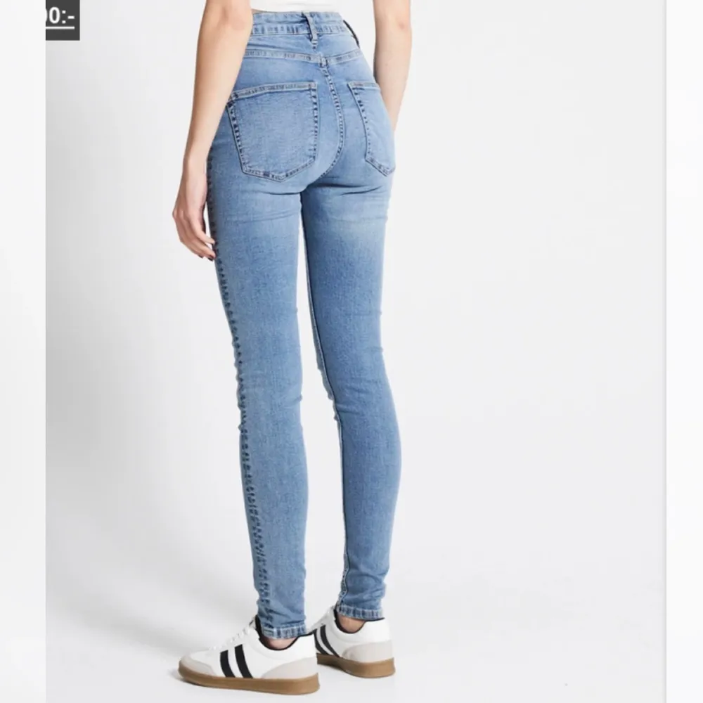 Högmidjade skinnyjeans från lager 157. Lång modell. Jeans & Byxor.