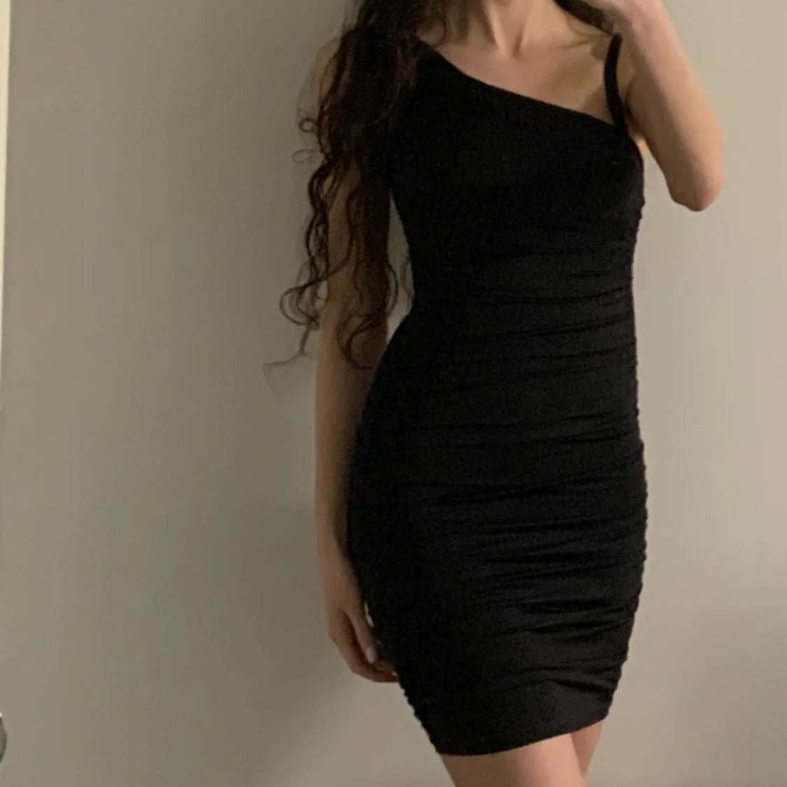 Stradivarius one shoulder klänning - 90