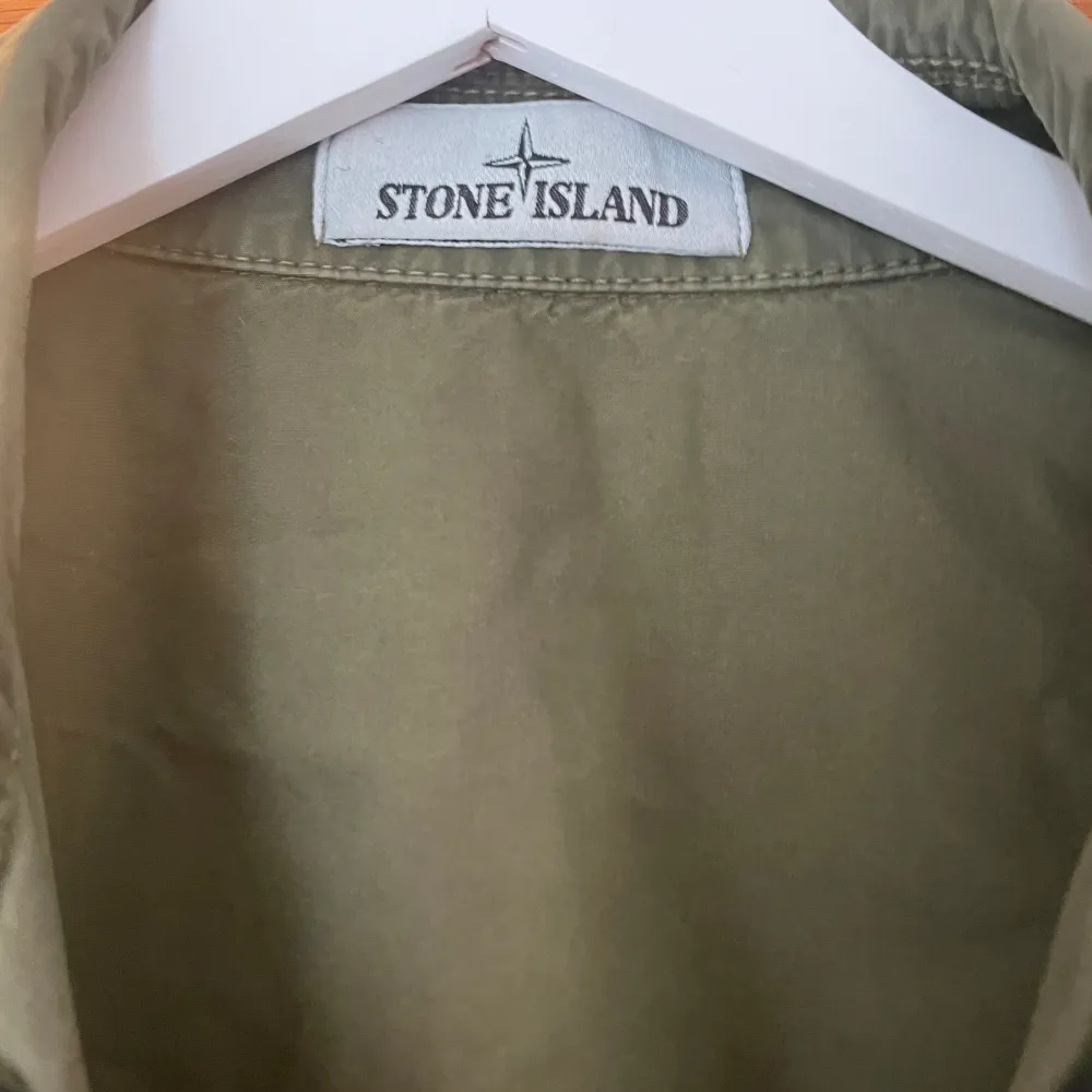 Stone Island overshirt  Skicket är bra   Hör gärna av er vid funderingar 😁 . Jackor.