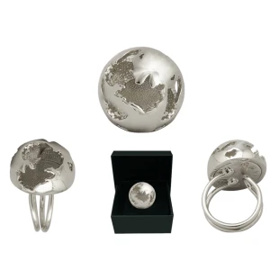 Ioaku ring - Fick två när jag fyllde år så säljer den andra❤️❤️ nypris 400❤️inga skador helt oanvänd 