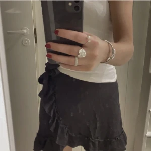 Kjol - Så fin kjol perfekt nu till sommaren, 10/10 skick ❣️