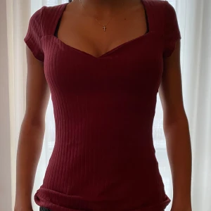 Topp - En jätte snygg topp från Anna Field. Har inte kunnat använda den mycket alls. Vet inte hur mycket den kostar vanligtvis så kan diskutera priset