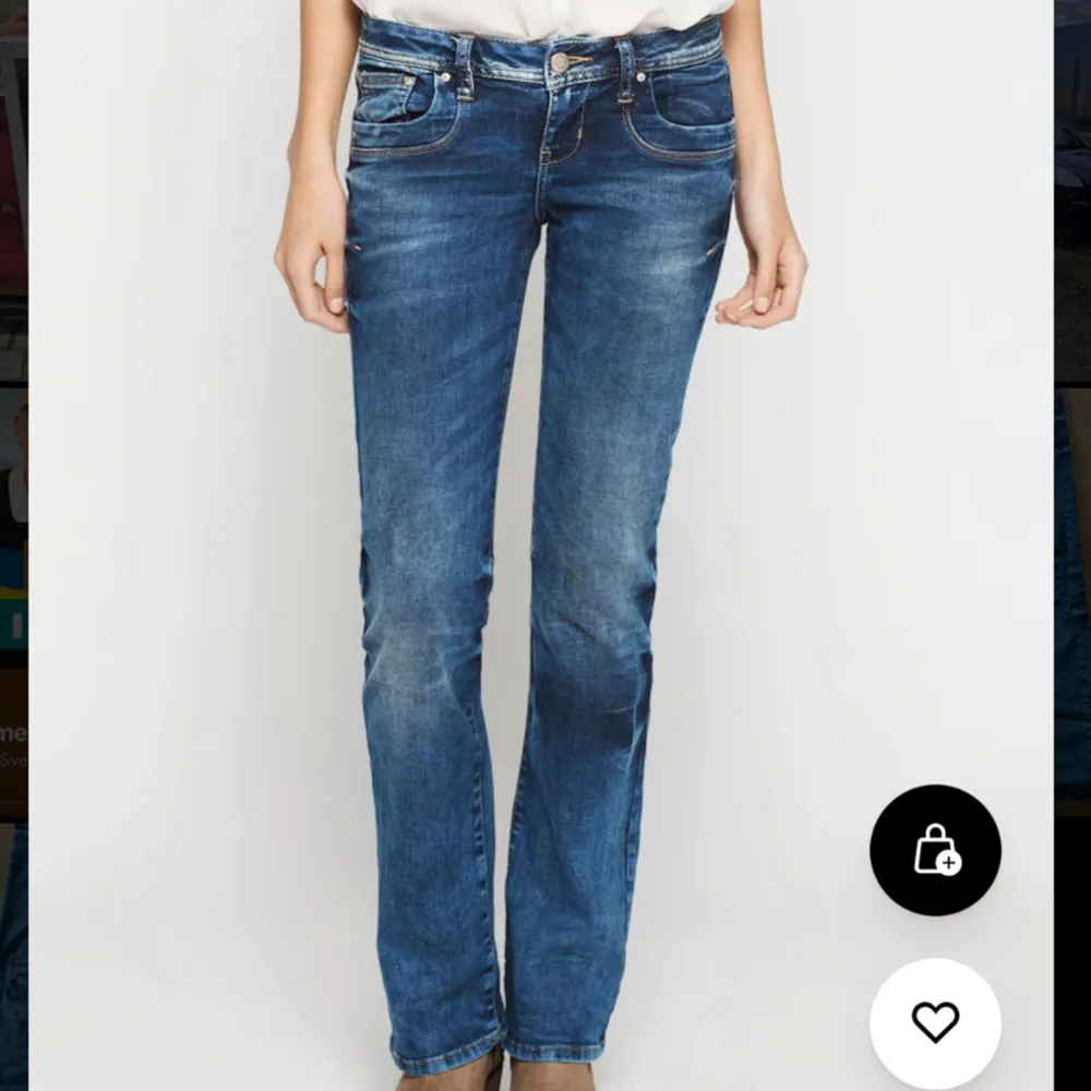 Säljer dessa Ltb jeansen i mycket bra skick. Använda fåtal gånger då jag har ett liknande par. Storlek w26 L36. Passar mig som vanligtvis bär 36 i jeans. . Jeans & Byxor.