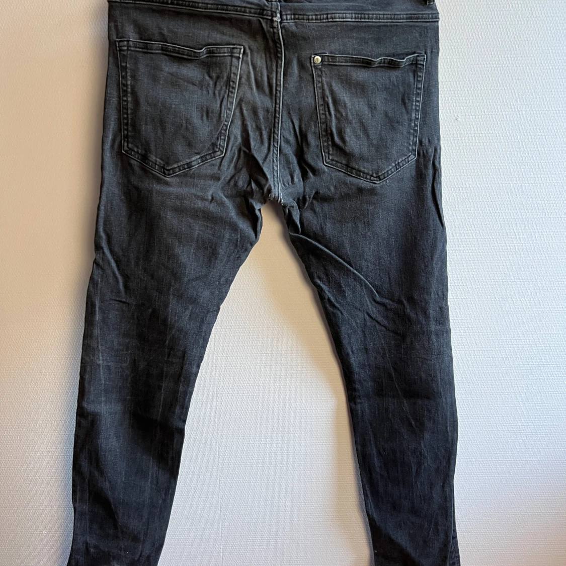  Svarta skinny jeans i använt skick - 90