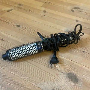 Björn axen värmeborste 38 mm - Använd så saknar några piggar annars fint skick, 38 mm, köpt för 469kr