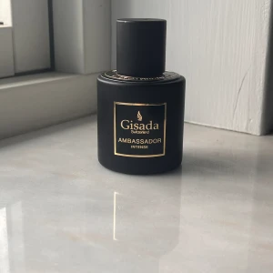 Gisada ambassador intense 50ml - 50ml saknar endast några ml. Skriv vid funderingar. Byter gärna!
