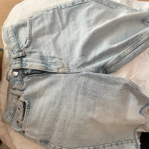 Biker jeans shorts  - Fina biker jeans shorts som används fåtal gånger, det har nu blivit för liten för mig.
