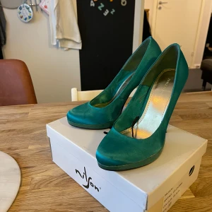 Klack skor  - Använda bara en gång 