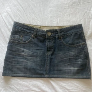 jeanskjol - använd köp nu! midja:76 längd:28,5 (bak) 😽 säljer fler jeanskjolar