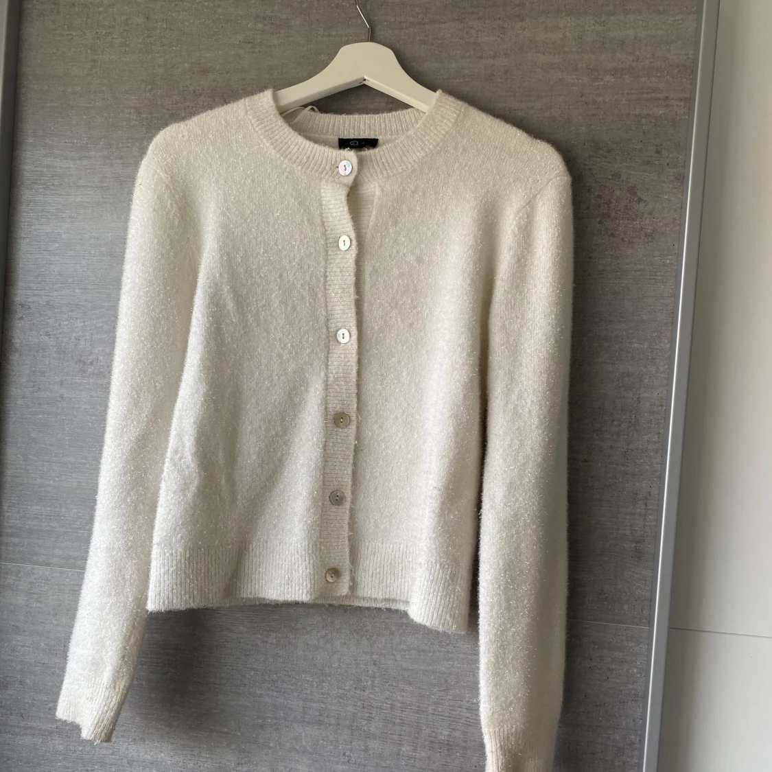 Fin stickad glittrig kofta - 90