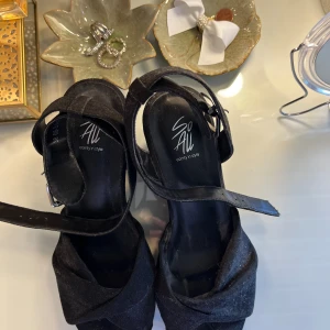 Kilklackar  - Säljer dessa skor då dom inte kommer till användning. Använt dom minst två gånger💕