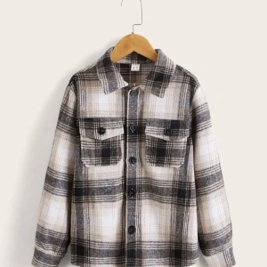 Kappa  - En kappa som är väldigt snygg köpt på shein men är nu tyvärr för liten. Skulle passa så bra nu till sommaren vid kyliga kvällar. Kostar 170 men pris kan diskutera. Du betalar för frakten och jag tar inget ansvar för om posten slarvar.