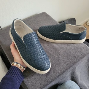 Bottega Veneta - Extremt feta Bottega skor! Cond 8/10. Storlek 43.5, enbart skorna därav det sköna priset! Hojta till vid minsta fråga🙂