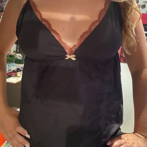 Söt topp - Super söt topp från odd Molly! Jättebra skick behövs bara strykas❣️❣️❣️ skriv vid frågor🌸