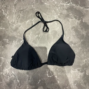 Bikiniöverdel - Bikiniöverdel från shein i oanvänt skick. Storlek L Skickar mer bilder om de efterfrågas Fraktkostnad tillkommer💕