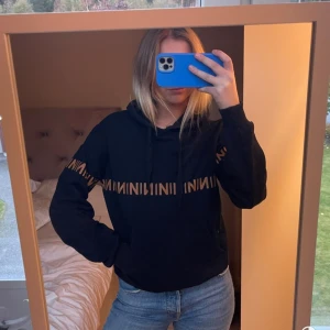Hoodie - Hoodie från NA-KD. Endast använd fåtal gånger🥰