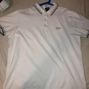 Hugo boss - Riktigt fin hugoboss tröja, bara använd ett par gånger, inga flaws eller något. Storlek M men passar också stor small