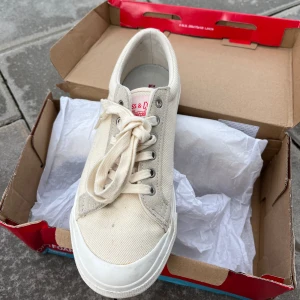 Levis skor  - Skor Levis Oanvända 