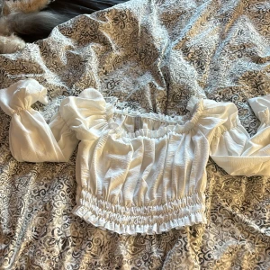 Topp - En slags topp/blus från new yorker vit endast använd en gång🌸