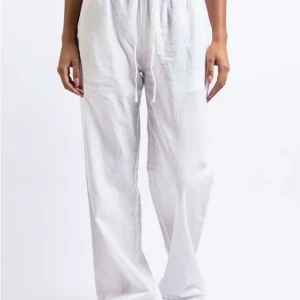 Linnebyxor från Madlady - Endast använda en gång så superfint skick! Säljes då de är för stora Nypris 599