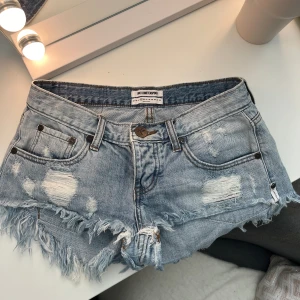One teaspoon shorts - Säljer mina ursnygga one teaspoon shorts!! Passar till allt😍 använd gärna köp nu!