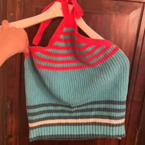 Zara topp - Säljer min söta zara topp som jag tyvärr inte använder längre. ❣️så fin och har öppen rygg 😍