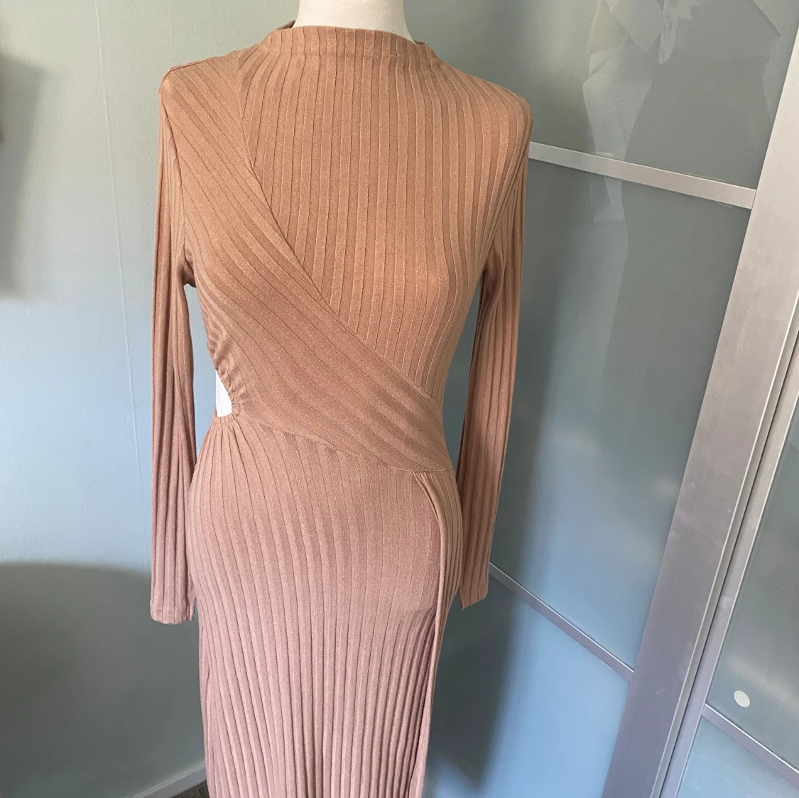 Aeryne klänning beige xs  - 90