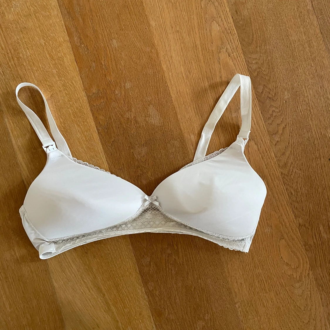 Amningsbehå i storlek 85C