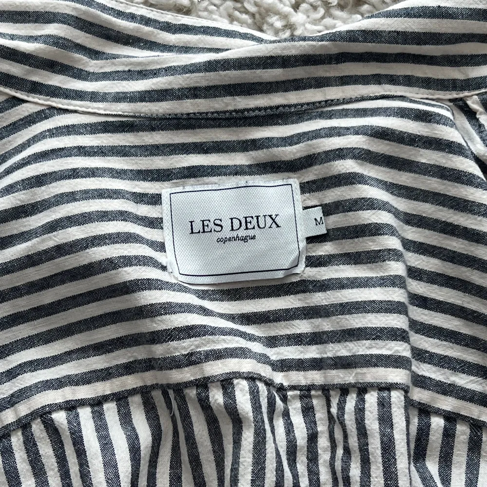 Skjorta från Les Deux i fint skick. Använd en gång. Köpt för 1099kr. . Skjortor.