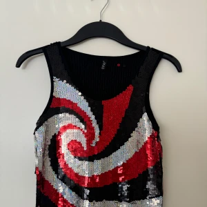 Festklänning  - Använts få gånger. Är stretchig 