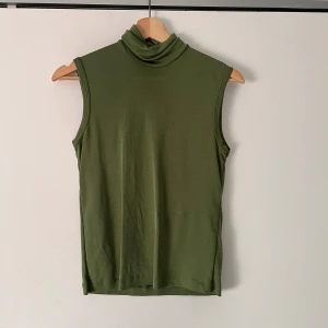 Grön polotröja - Grön polotröja i strech