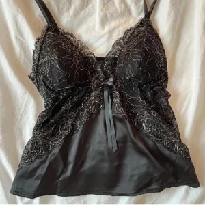 Spetstopp💕 - Säljer då den inte kommer till användning, använd en gång💕 kommer inte ihåg storleken men den passar mig som har s/m