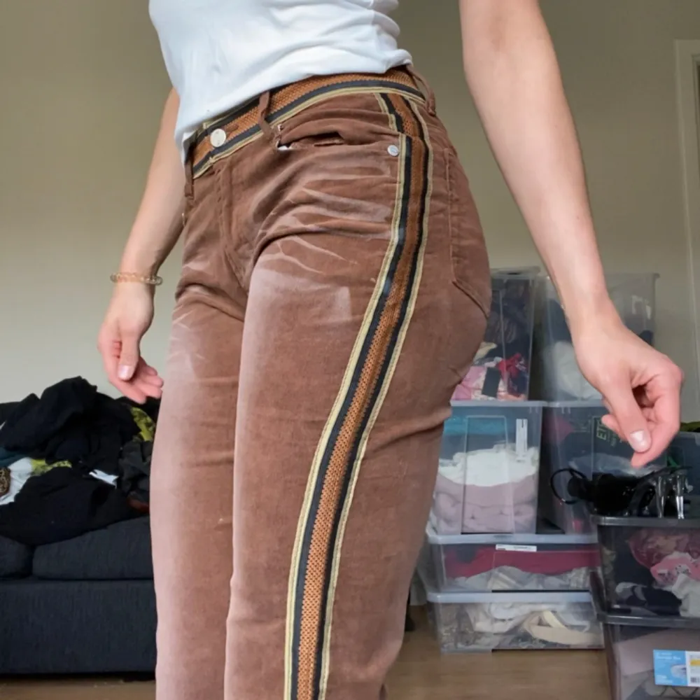 Corduroy pants with vintage style edge True vintage , never been worn as they were new with tags when I bought them Flare pants Very cute, make your butt look good too. Jeans & Byxor.