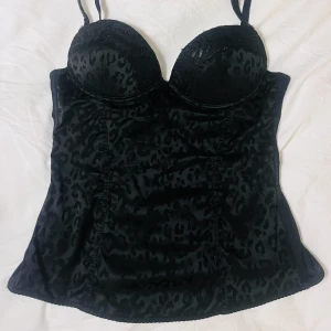 Intimissimi korsett - Svart korsett från intimissimi med justerbar spänning i ryggen, storlek xs