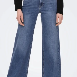 Vida Jeans - Bra skick, använda få gånger, storlek 38/40, ny pris 600kr 
