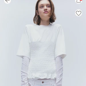 Populär slutsåld hm t-shirt  - Endast använd 1 gång, med prislappen kvar 🥰🥰