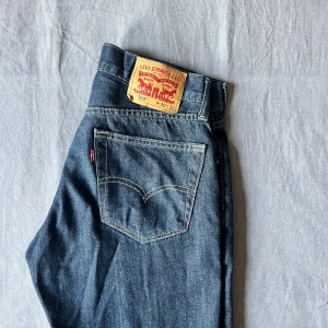 Levi’s 559 - Säljer ett par feta levi’s 559 i storlek 30/32. Dem är i fint skick med endast lite slitage vid hälen. Skriv privat för mer information och bilder. Priset kan diskuteras vid snabb affär.