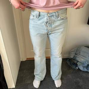 Ett par knappt använda jeans från Hope i rush modell.