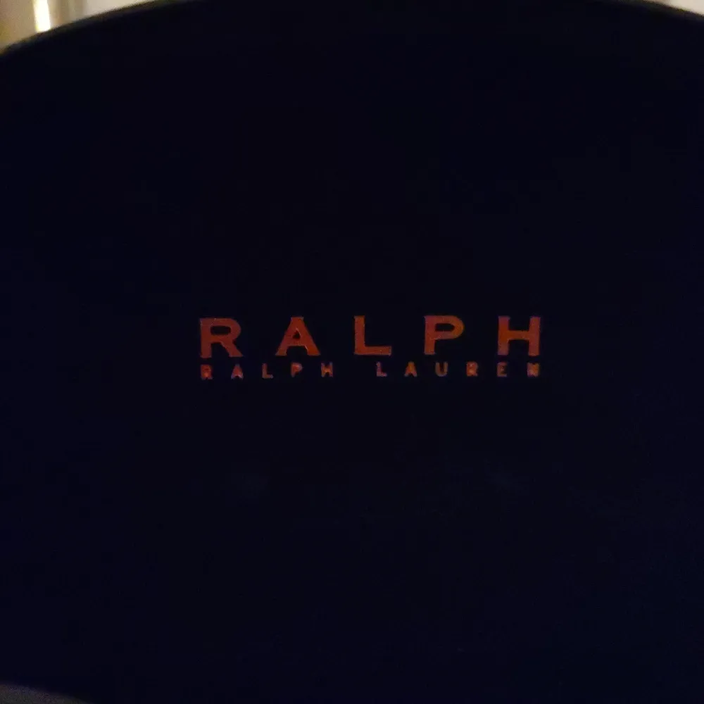 Ralph Lauren & Carrera solglasögon i mycket bra skick. Pris är per styck  Ralph Lauren: ny pris Ca 1400 Carrera: ny pris Ca 1200. Accessoarer.
