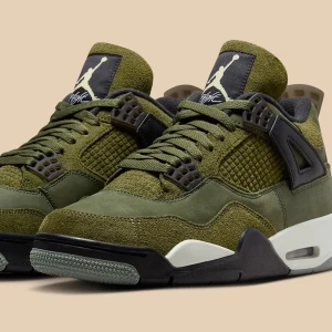 Jordan 4 - Ett par Jordan 4 Craft i Olive färg som är i nyskick 10/10 Köpte dom från StockX för ungefär 4100 och dom var för små därav säljer jag dom, sjukt bekväma skor!!! Originalboxen följer med och självklart äkta!!