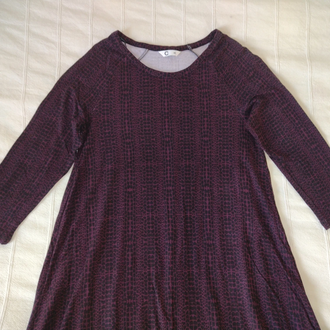 Mönstrad lila/svart klänning, storlek XS - 92