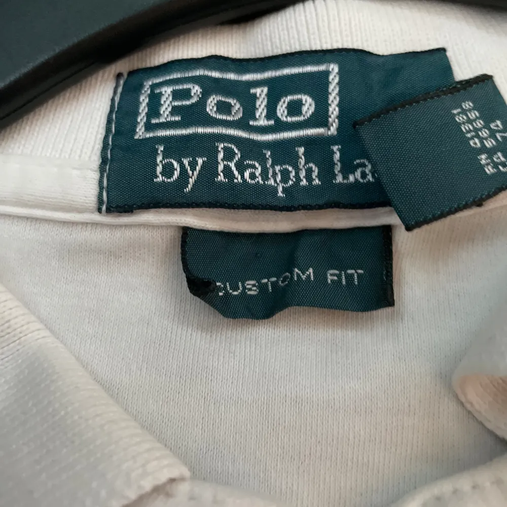 Tjenare, nu säljer vi ännu en modell av polo Ralph lauren pike. Den är i bra skick utan defekter. Hör av er vid intresse!💫. T-shirts.