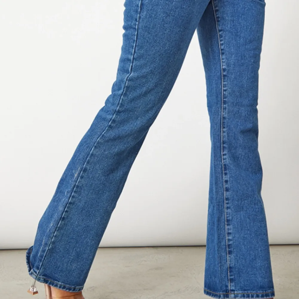 Super coola jeans från plt som är slutsålda! Perfekt nu till sommaren . Jeans & Byxor.