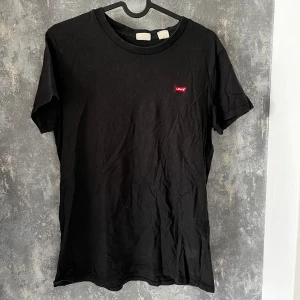 Levi’s t-shirt - Svart t-shirt från Levi’s Storlek M Bra skick!