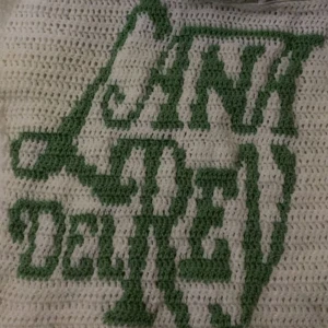 Virkad lana del Rey tavla - Har virkat själv superfin att sätta på väggen❣️MÅTT: ungefär 48*50 cm❣️hör av dig vid frågor