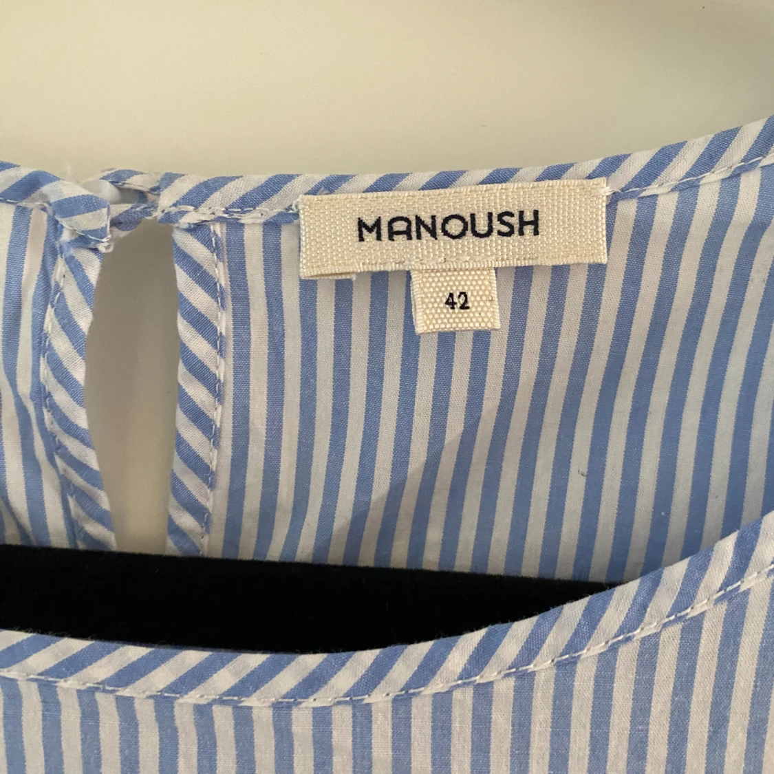 Blå och vit randig blus från Manoush i strl 42 i nyskick - 91