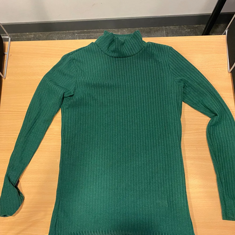 Storlek S  Grön Sweatshirt  Riktigt bra kvalitet!. Tröjor & Koftor.