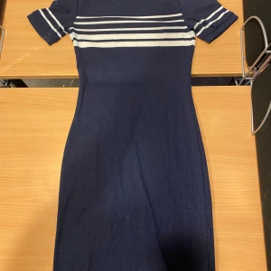 Klänning randig - Randig klänning Blåvit Storlek S