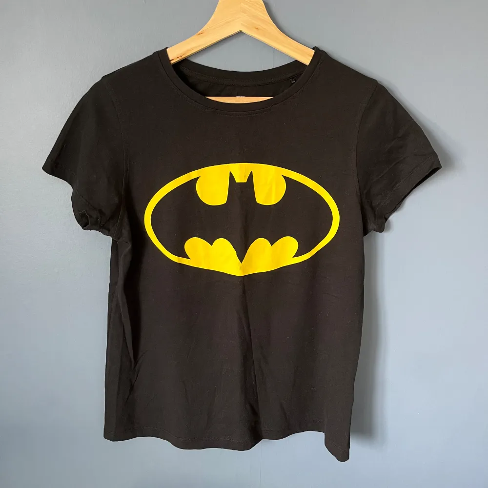 Säljer en Batman t-shirt i storlek 40.. T-shirts.
