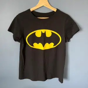 Säljer en Batman t-shirt i storlek 40.